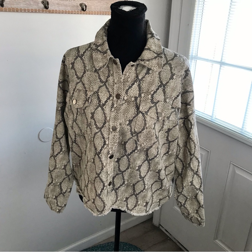 She + Sky Snake Print Snap Down Jacket Shacket Si… - image 1